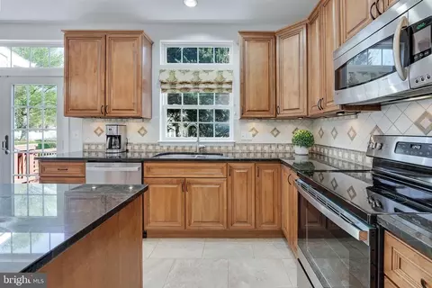 345 Singleton Cir, Warrenton, VA 20186 photo 4