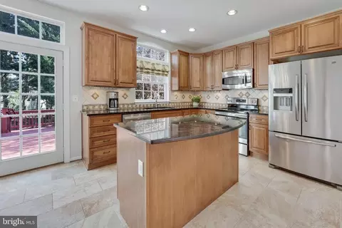345 Singleton Cir, Warrenton, VA 20186 photo 3