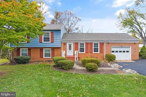7208 Mecklenburg Dr, Warrenton, VA 20187