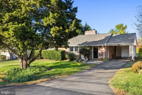339 Stuyvesant St, Warrenton, VA 20186