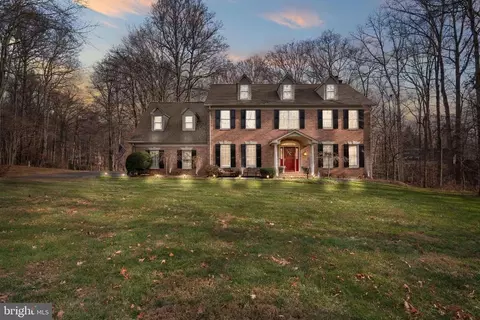 6698 Colonnades Dr, Warrenton, VA 20187