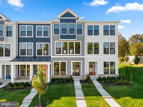 4248 Frost St, Marshall, VA 20115