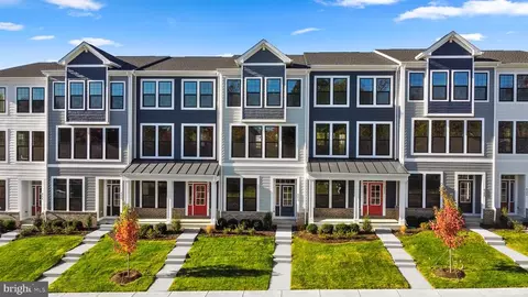 4252 Frost St, Marshall, VA 20115