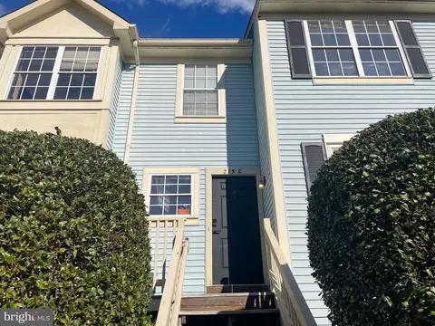 215 Fernwood Pl, Warrenton, VA 20186