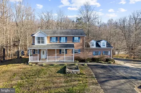 9693 Crest Hill Rd, Marshall, VA 20115