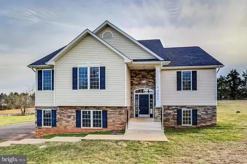 7011 Sycamore Springs Dr, Warrenton, VA 20187