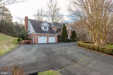 5701 Hunton Wood Dr, Broad Run, VA 20137