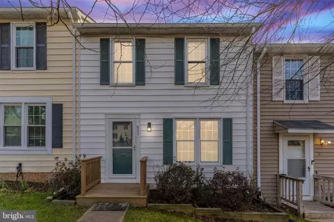 8331 Mauzy Sq, Marshall, VA 20115