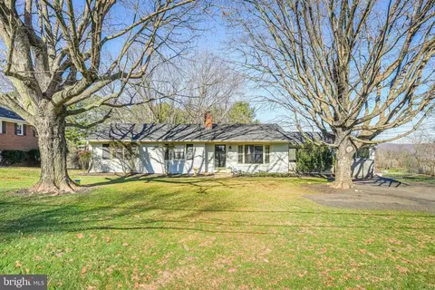 492 Foxcroft Rd, Warrenton, VA 20186