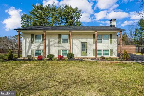 629 Gold Cup Dr, Warrenton, VA 20186
