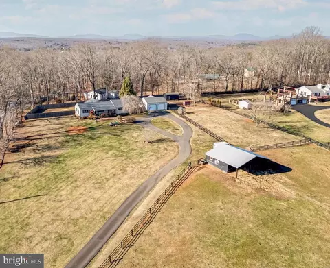8487 Leeds Manor Rd, Warrenton, VA 20186