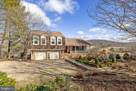 7400 Hickory Ln, Marshall, VA 20115