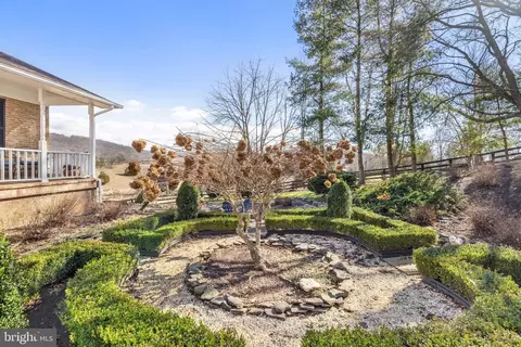 7400 Hickory Ln, Marshall, VA 20115 photo 10