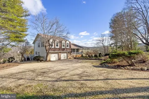 7400 Hickory Ln, Marshall, VA 20115 photo 4