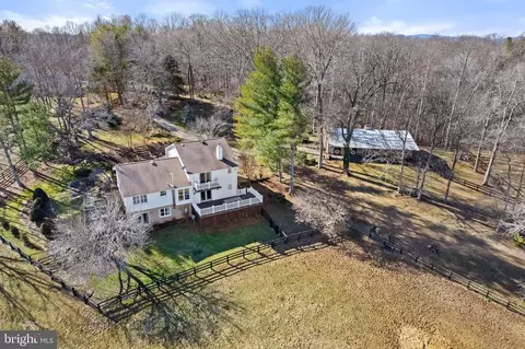 7400 Hickory Ln, Marshall, VA 20115 photo 2