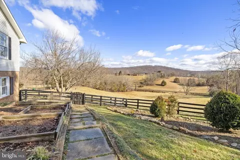 7400 Hickory Ln, Marshall, VA 20115 photo 11