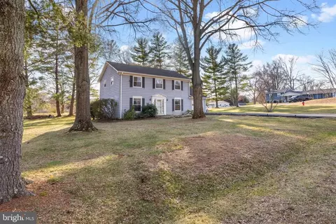 6495 Lancaster Dr, Warrenton, VA 20187