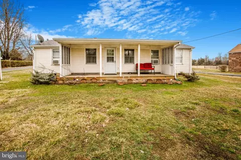5537 Beach Rd, Midland, VA 22728