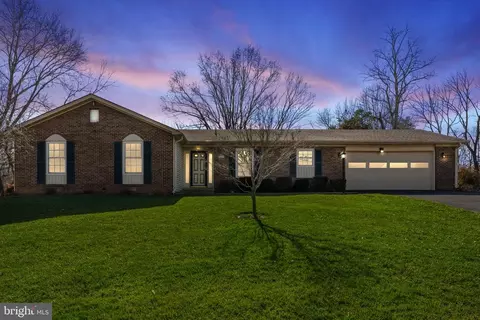 7168 King William St, Warrenton, VA 20187