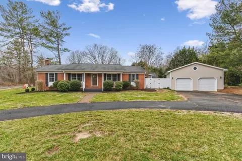 6472 Pavilion St, Warrenton, VA 20187