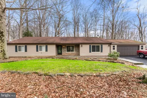 7389 Crown Ln, Warrenton, VA 20187