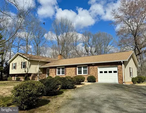 9389 Green Meadows Rd, Warrenton, VA 20187