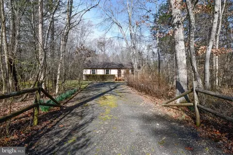 8352 Kines Rd, Warrenton, VA 20187