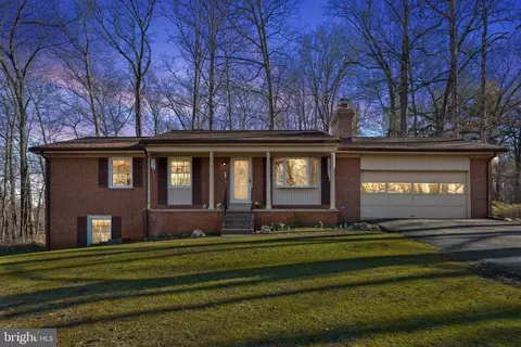 9289 Lees Ridge Rd, Warrenton, VA 20186