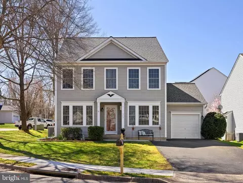 513 Colony Ct, Warrenton, VA 20186