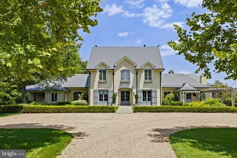 10500 Mountain Shadow Ln, Marshall, VA 20115