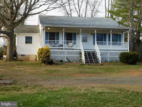 7274 3rd St, Remington, VA 22734
