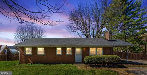 10513 Columbia St, Paris, VA 20130