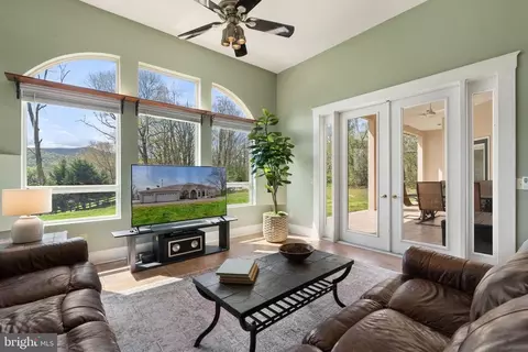 3895 Leeds Manor Rd, Markham, VA 22643 photo 10