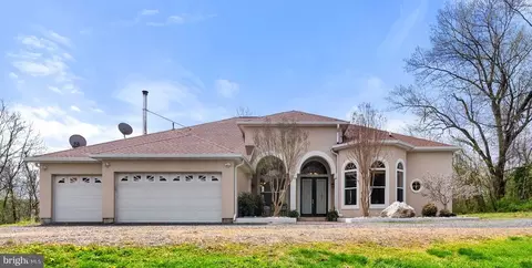 3895 Leeds Manor Rd, Markham, VA 22643 photo 2