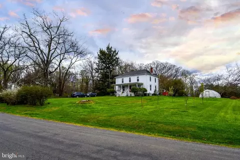 8168 Frytown Rd, Warrenton, VA 20187