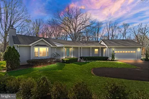 5709 Fincham Ct, Warrenton, VA 20187