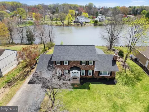 6434 Lancaster Dr, Warrenton, VA 20187