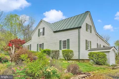 10396 Ada Rd, Marshall, VA 20115