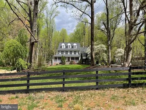 5616 Sinclair Dr, Warrenton, VA 20187 photo 2