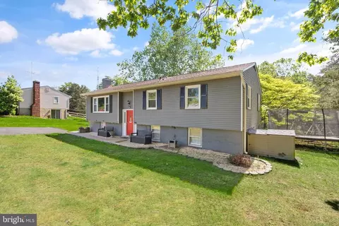 7309 Hunton St, Warrenton, VA 20187