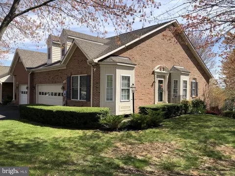 246 N View Cir, Warrenton, VA 20186