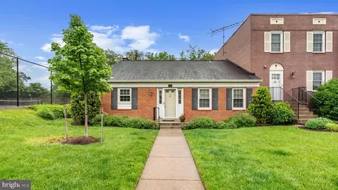 73 Institute Ln, Warrenton, VA 20186