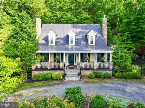 6310 Cottage Ln, The Plains, VA 20198
