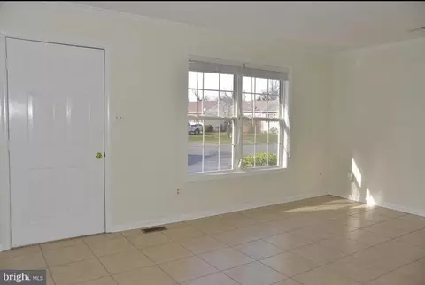 8467 Clover Ct, Marshall, VA 20115 photo 5
