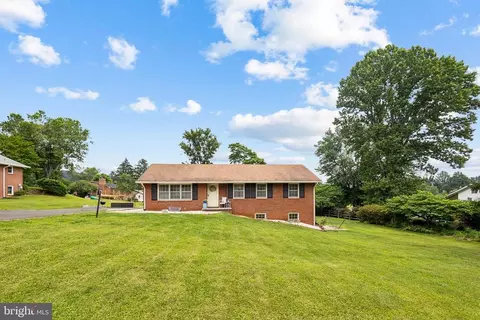 7202 Academy Rd, Warrenton, VA 20187