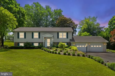 7203 Mecklenburg Dr, Warrenton, VA 20187