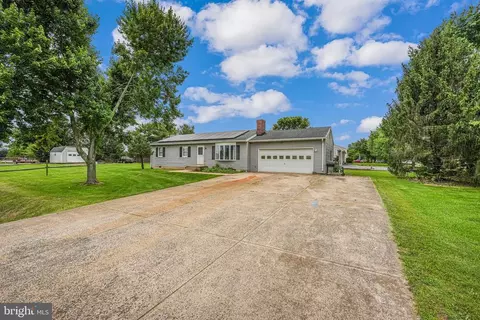 11352 S Crest Ln S, Bealeton, VA 22712