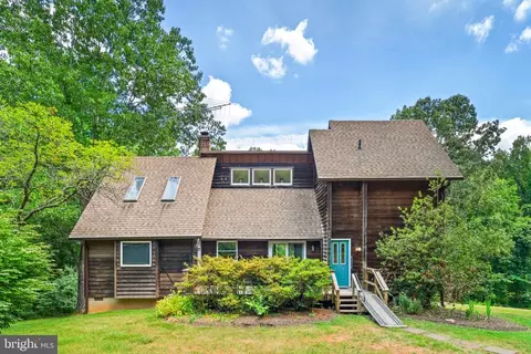 9391 Paradise Rd, Warrenton, VA 20186