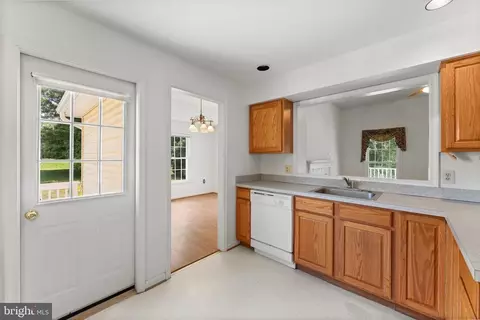 8456 Emerald Ln, Marshall, VA 20115 photo 15