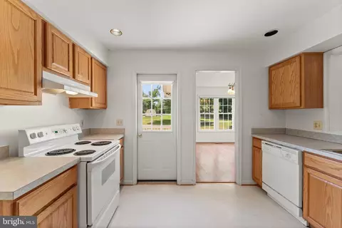 8456 Emerald Ln, Marshall, VA 20115 photo 17